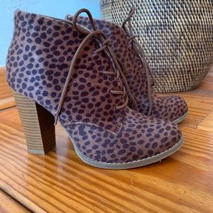 Leopard print bootie